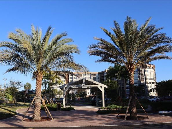 900 Saint Charles Pl 419, Pembroke Pines FL 33026