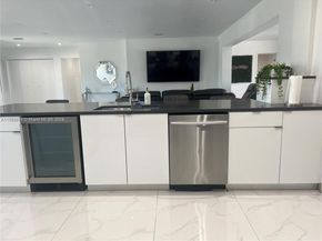 700 NW 9th Ct, Hallandale Beach FL 33009