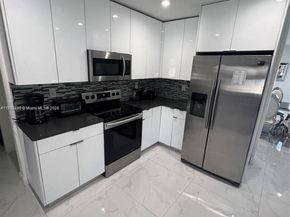 700 NW 9th Ct, Hallandale Beach FL 33009