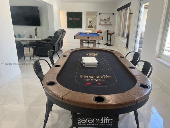 700 NW 9th Ct, Hallandale Beach FL 33009