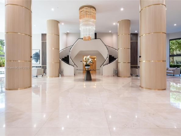 3500 Mystic Pointe Dr 2206, Aventura FL 33180