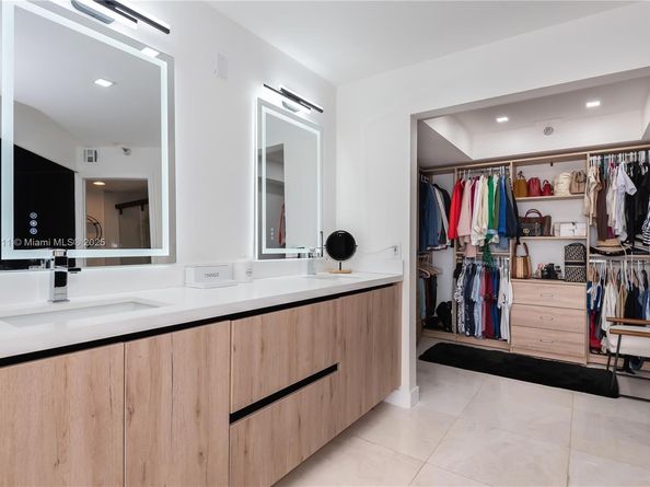 3500 Mystic Pointe Dr 2206, Aventura FL 33180