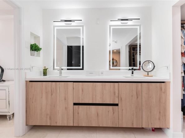 3500 Mystic Pointe Dr 2206, Aventura FL 33180