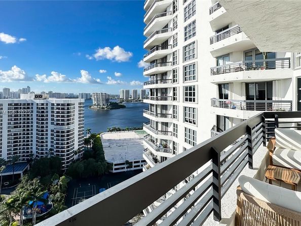 3500 Mystic Pointe Dr 2206, Aventura FL 33180