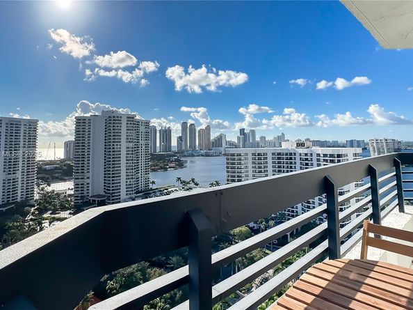 3500 Mystic Pointe Dr 2206, Aventura FL 33180