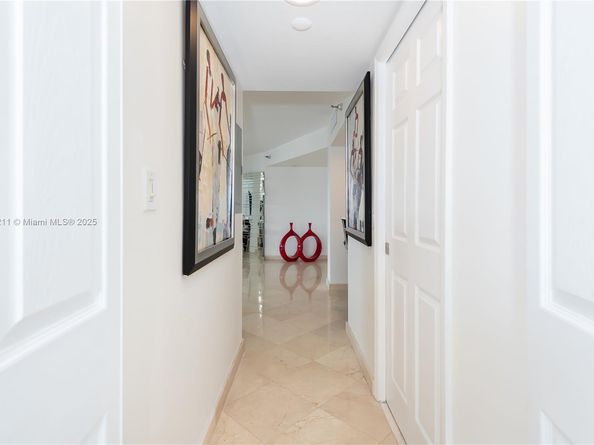 3500 Mystic Pointe Dr 2206, Aventura FL 33180