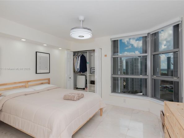 3500 Mystic Pointe Dr 2206, Aventura FL 33180