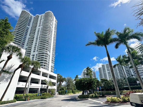 3500 Mystic Pointe Dr 2206, Aventura FL 33180