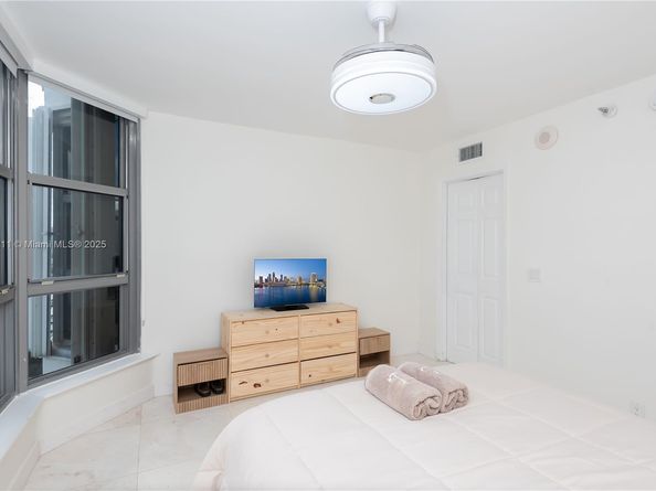 3500 Mystic Pointe Dr 2206, Aventura FL 33180