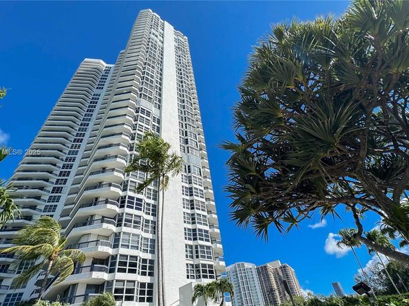 3500 Mystic Pointe Dr 2206, Aventura FL 33180