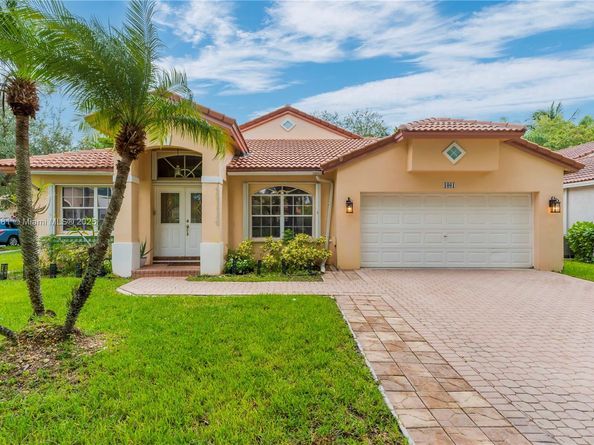 1061 NW 185th Ter, Pembroke Pines FL 33029