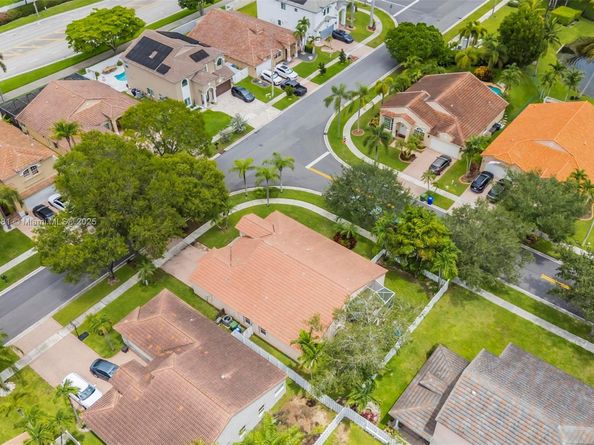 1061 NW 185th Ter, Pembroke Pines FL 33029