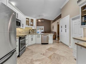 1061 NW 185th Ter, Pembroke Pines FL 33029