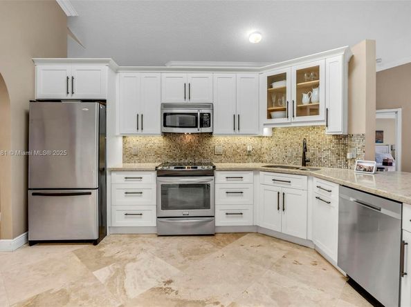 1061 NW 185th Ter, Pembroke Pines FL 33029