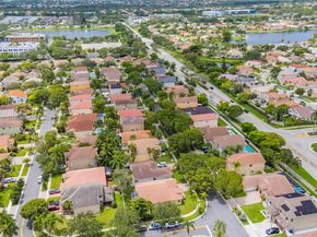 1061 NW 185th Ter, Pembroke Pines FL 33029