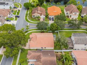 1061 NW 185th Ter, Pembroke Pines FL 33029