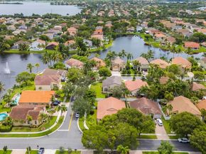 1061 NW 185th Ter, Pembroke Pines FL 33029
