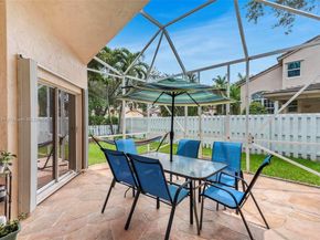 1061 NW 185th Ter, Pembroke Pines FL 33029