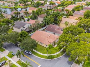 1061 NW 185th Ter, Pembroke Pines FL 33029