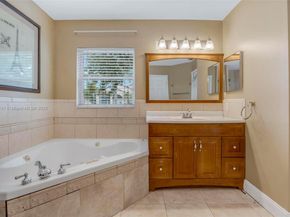 1061 NW 185th Ter, Pembroke Pines FL 33029