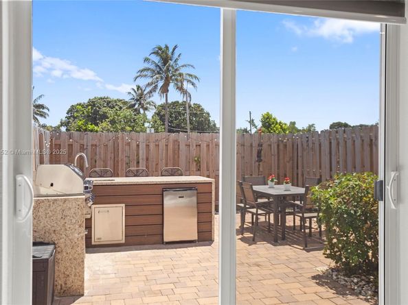 12317 NW 23rd Ct, Miami FL 33167