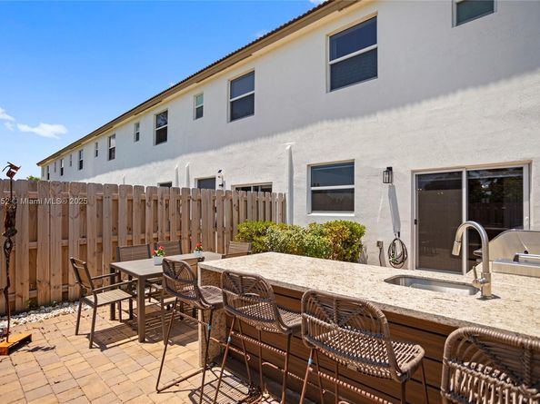 12317 NW 23rd Ct, Miami FL 33167