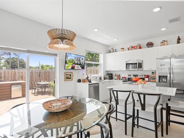 12317 NW 23rd Ct, Miami FL 33167