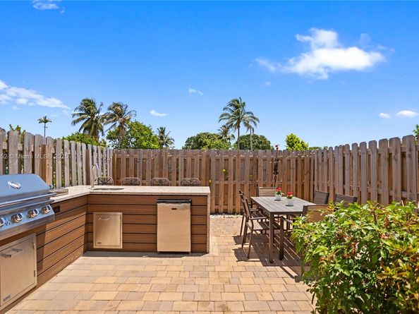 12317 NW 23rd Ct, Miami FL 33167