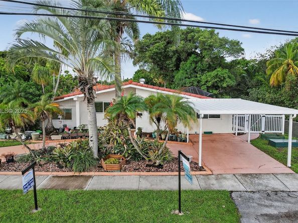 2500 NE 209th Ter, Miami FL 33180