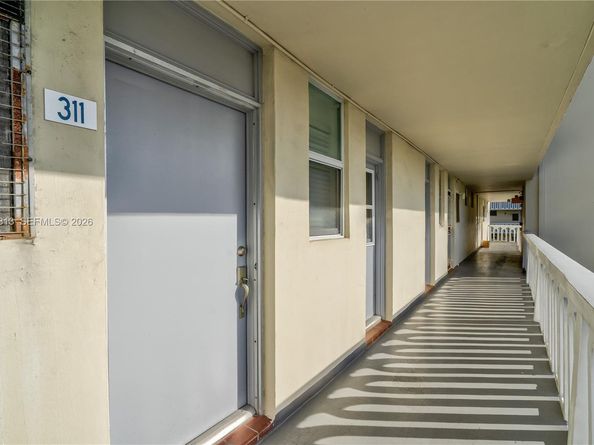 2861 Leonard Dr F311, Aventura FL 33160