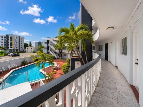 11 SW 52nd Avenue Apt 7b, Miami FL 33134