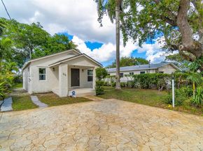 30 SW 7th St, Hallandale Beach FL 33009