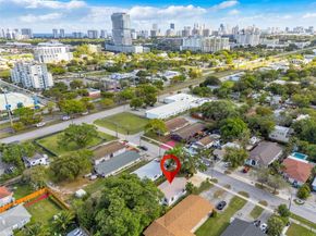 30 SW 7th St, Hallandale Beach FL 33009