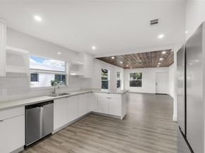 30 SW 7th St, Hallandale Beach FL 33009