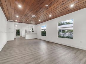 30 SW 7th St, Hallandale Beach FL 33009