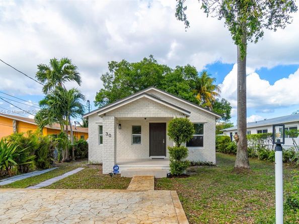 30 SW 7th St, Hallandale Beach FL 33009