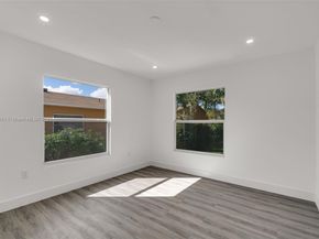 30 SW 7th St, Hallandale Beach FL 33009