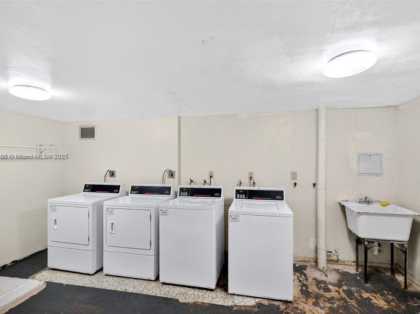 1351 NE Miami Gardens Dr 202E, Miami FL 33179