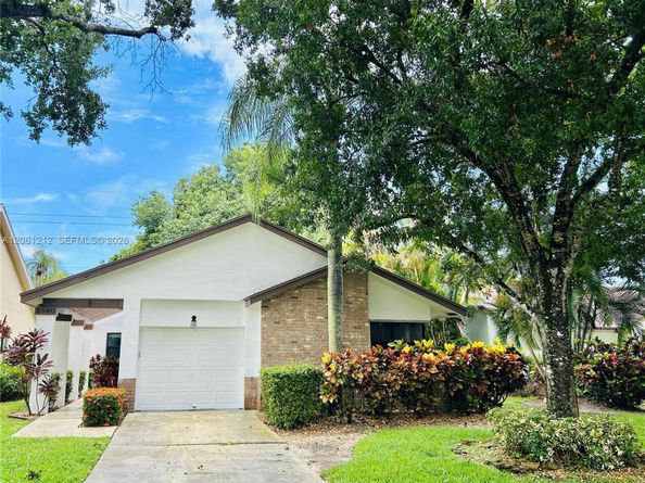 2560 Calamondin Cir, Coconut Creek FL 33063