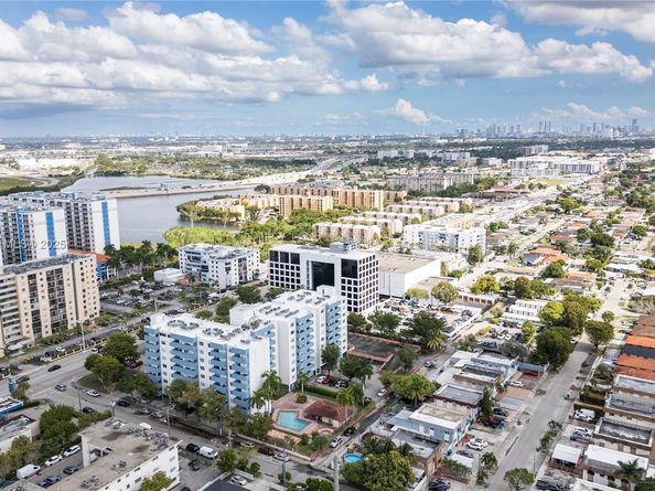 5050 NW 7th St 309, Miami FL 33126