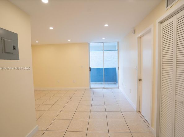 5050 NW 7th St 309, Miami FL 33126