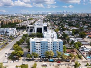 5050 NW 7th St 309, Miami FL 33126