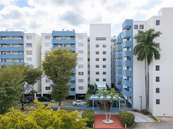 5050 NW 7th St 309, Miami FL 33126