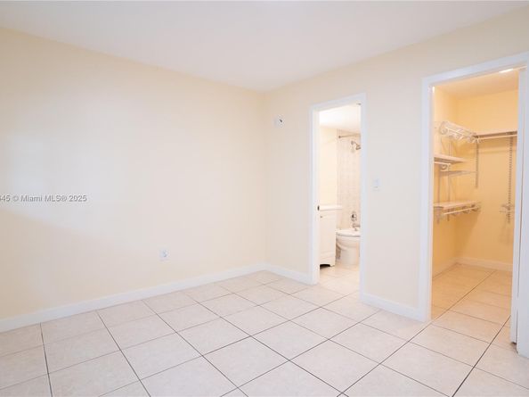 5050 NW 7th St 309, Miami FL 33126