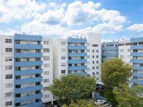 5050 NW 7th St 309, Miami FL 33126