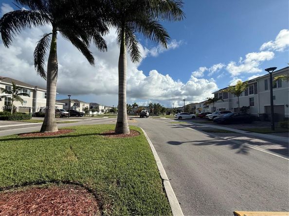 1672 SE 8th Ave, Homestead FL 33034