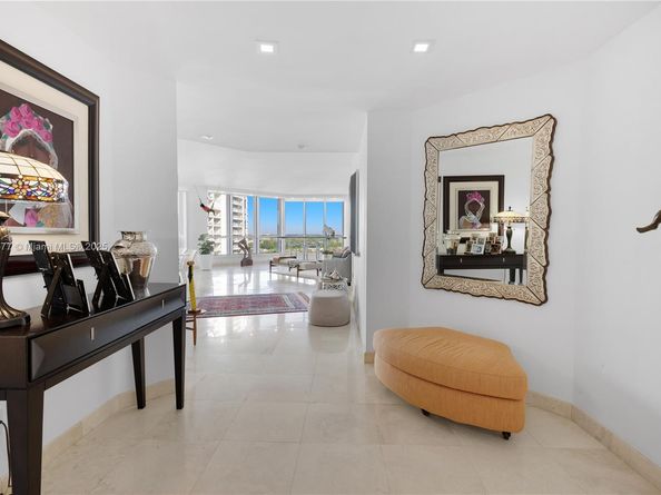 21150 Point Pl 1905, Aventura FL 33180