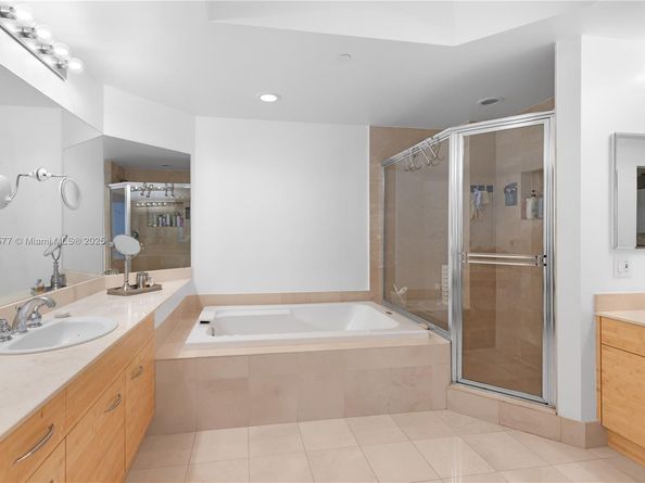 21150 Point Pl 1905, Aventura FL 33180