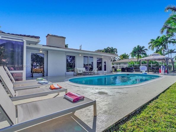 1109 SE 12th St, Deerfield Beach FL 33441