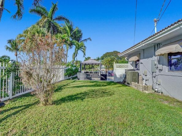 1109 SE 12th St, Deerfield Beach FL 33441